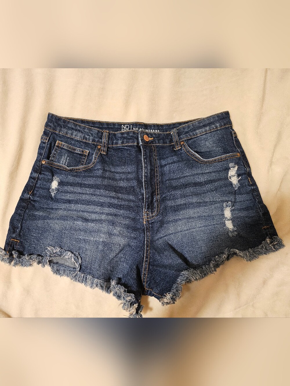 No Boundaries Women's Distressed Denim Shorts - Blue